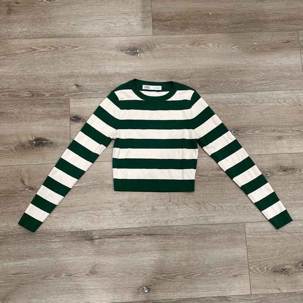 ZARA women’s green and white long sleeve crop top